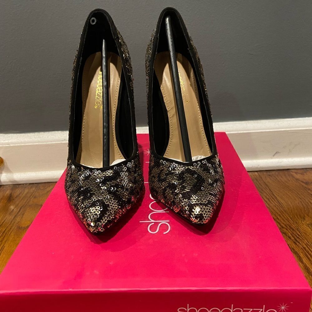 SHOEDAZZLE Treena sequin pumps in size 6